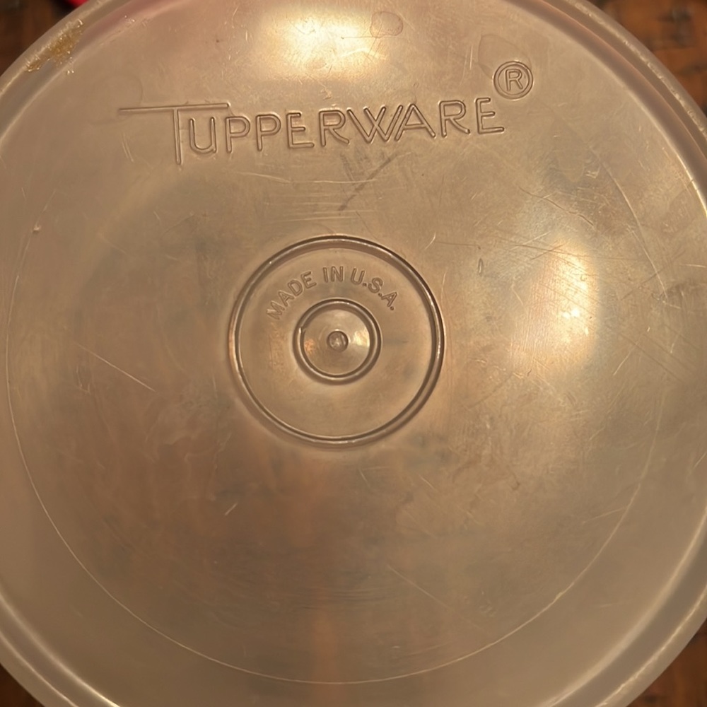 Vintage Tupperware containers with red lids - Picture 6 of 7